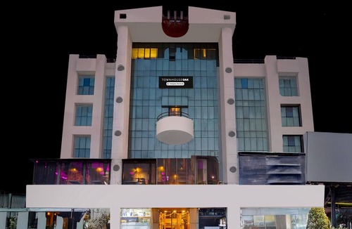 Clover Park House | Suite Viman Nagar Downtown Cilantro