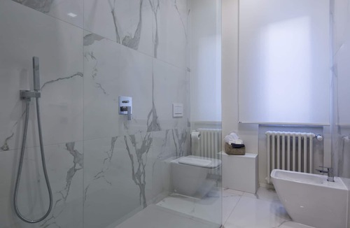 Voghera Apartment | Suite Vogue Espresso
