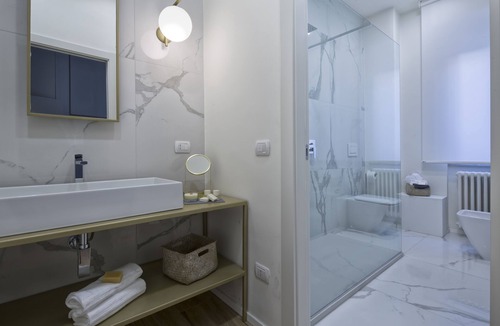 Voghera Apartment | Suite Vogue Espresso