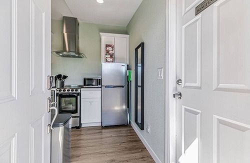 Sunnyvale Condo | Suite Walking Distance To Levi`s Stadium