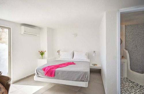 Oia Hotel | Suite with Caldera View