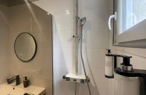 Melun House | ❤️Suite with Jacuzzi privé❤️ 20min from Fontainebleau