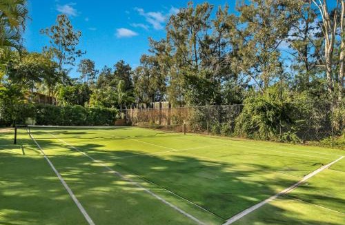 Mount Ommaney Hotel | Suite with Kitchen WiFi Easy Access to Motorway by Custom Bnb Hosting