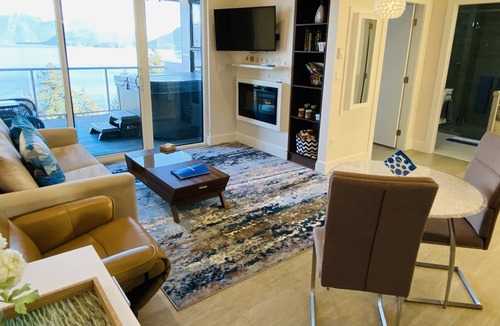Langdale House | Suite with ocean views, hot tub and nearby beach (pls read description fully).