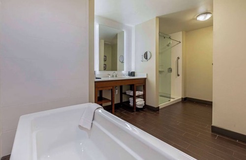 Loveland Hotel | Suite with Relaxing Atmosphere Near Boyd Lake State Park + Breakfast and Pool