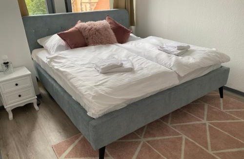 Rathaus Apartment | Suite4Monteure - Modern & Zentral in der City I Küche I Waschmaschine I Balkon