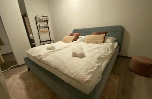 Rathaus Apartment | Suite4Monteure - Modern & Zentral in der City I Küche I Waschmaschine I Balkon