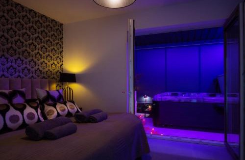 Ans Apartment | SuiteDreams - Ruby Suite Liège