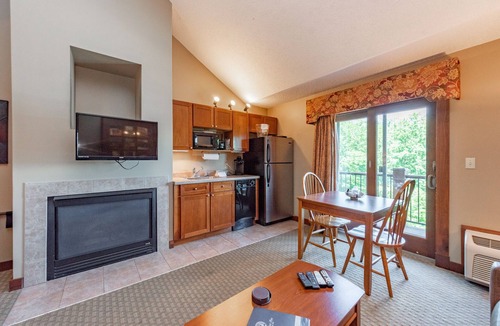 Thayerville Condo | Suites at Silver Tree: A313 Studio & Loft Lake View