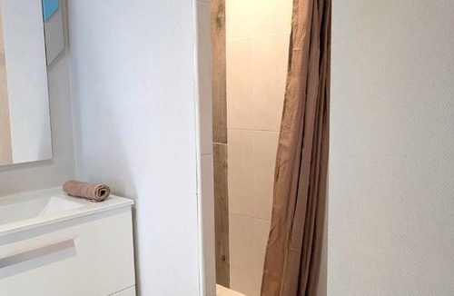 Chazey-sur-Ain Apartment | Suites de la Plaine, proche CNPE Bugey et PIPA
