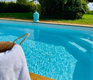 Bures Bed & Breakfast | SUITES EN PERCHE avec piscine-Proche Mortagne