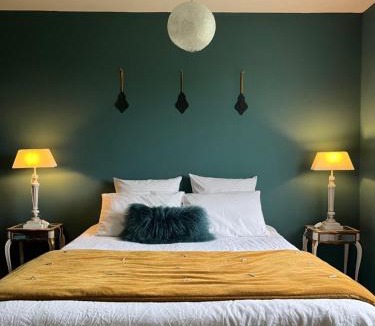Bures Bed & Breakfast | SUITES EN PERCHE avec piscine-Proche Mortagne