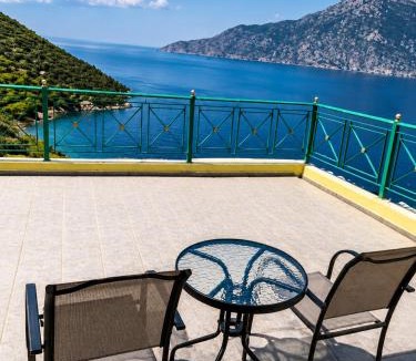 Platees House | SUITeSUNSET