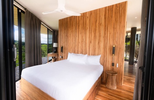 Santa Barbara Hotel | Suitree Experience Hotel