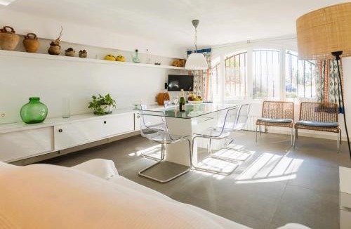 El Roc de Sant Gaieta Apartment | Suitur beachfront apartment Roc de Sant Gaietà