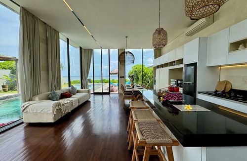 Purwakerti Villa | Sukawati Beachfront 3 BDR Villa Private Pool Equipped Kitchen Free Wifi (Nakula)