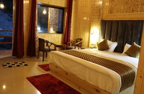 Shivanandi Hotel | SUKOON DK