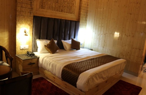 Shivanandi Hotel | SUKOON DK