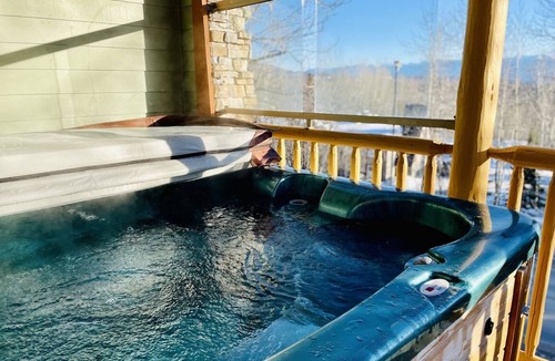 East Kootenay Condo | SullivanStone #19 - Golf - Ski - Hike - Chill - Private Hot Tub - Sleeps 12