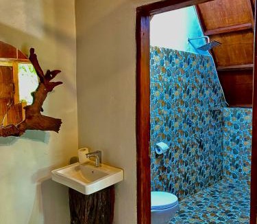 Bukit Lawang House | Sumatra Thomas Leaf Monkey Guesthouse & Jungle Trek