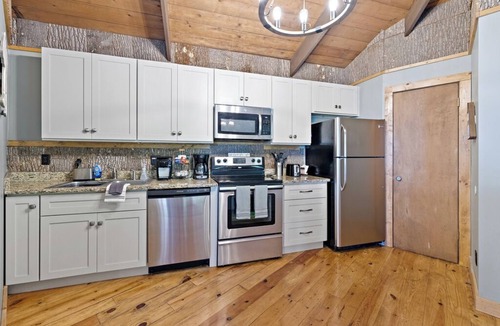 Beech Mountain House | Summer @ Beech w/Views, A/C, Dogs, Hiking/Biking, Hot Tub