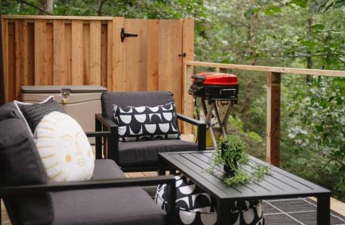 Eureka Springs House | Summer Break, Starlink, Hot Tub, Pets OK