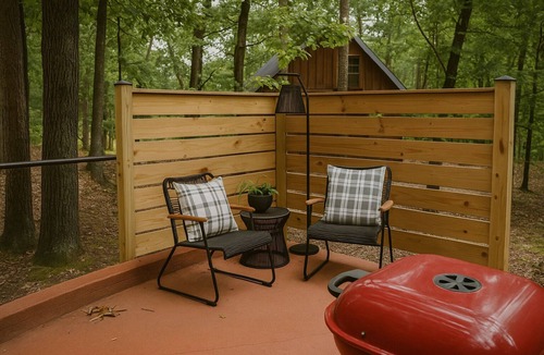 Eureka Springs Cabin | Summer Break Swing Hot Tub Firepit Grill
