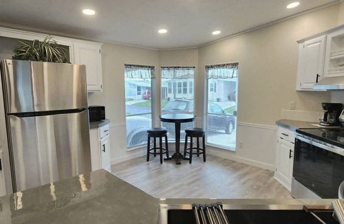 Parrish House | Summer Breeze 55+ Community. Nicely Renovated Home 2bed/2bath Parrish