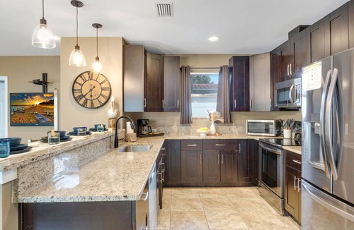 Clearwater Beach House | 🌴Summer Breeze | Beachside Pool Home Tiki Bar Sleeps 20 ➠ 770 Mandalay