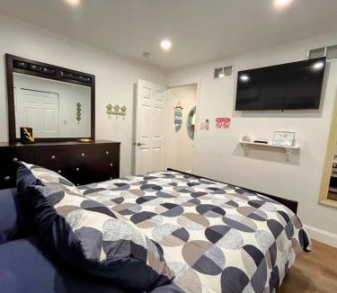 Colonial Hills Apartment | Summer Breezes
