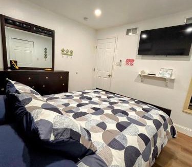 Colonial Hills Apartment | Summer Breezes