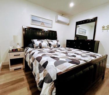 Colonial Hills Apartment | Summer Breezes