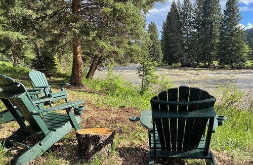 Gallatin Gateway Cabin | Summer Discount on Luxury Riverfront "Yellowstone Cabin"