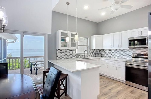 Bayshore Gardens House | Summer Discounts!3BD 2BA Townhome Side A Bring your Boat