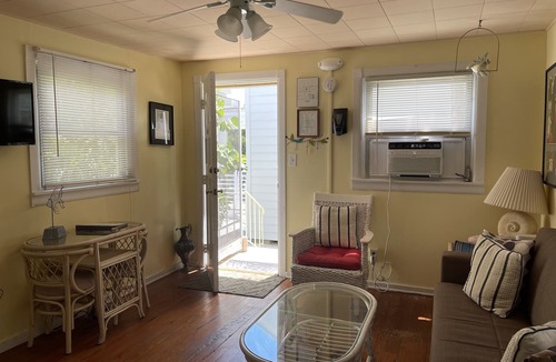 Old Town Cottage | Summer Discounts-Conch Republic Consul Cottage.-Pool-Historic District-Parking