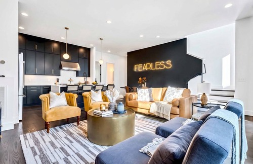 Katie Hill Neighborhood House | Summer double rooftops, hot tubs, movie theaters, near Broadway & Nissan Stadium