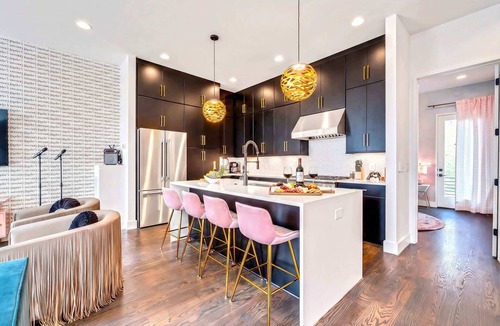 Katie Hill Neighborhood House | Summer double rooftops, hot tubs, movie theaters, near Broadway & Nissan Stadium