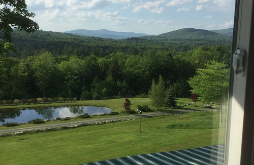 Londonderry House | Summer Escape Iconic Hilltop Chalet- Magic Mountain- Mountain Views