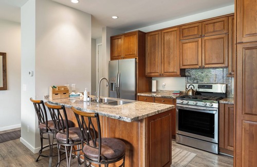 Old Town Condo | Summer Escape Riverfront Stay in WP