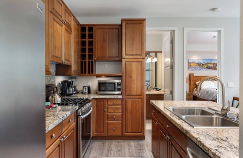 Old Town Condo | Summer Escape Riverfront Stay in WP