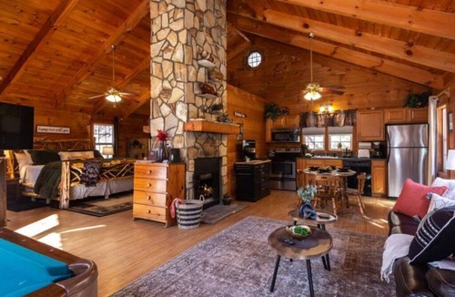 Sautee Nacoochee Cabin | Summer Fun Private Cabin Near Helen WiFi HT
