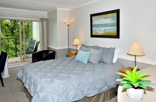 North Oyster Condo | Summer Getaway for 2 -Inn of the Sea-Oceanfront Pool/Hot Tub & private dock