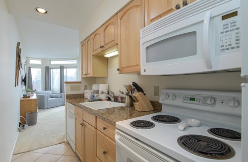 Warren Condo | Summer Haven Hideaway