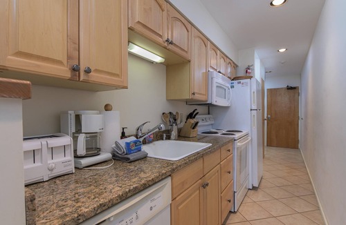 Warren Condo | Summer Haven Hideaway