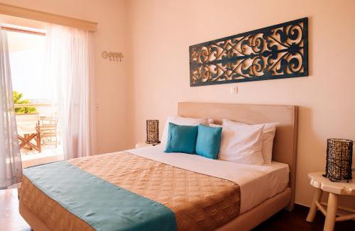 Perissa Villa | Summer House Collection - A Secluded Getaway