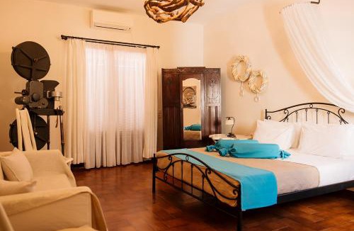 Perissa Villa | Summer House Collection - A Secluded Getaway
