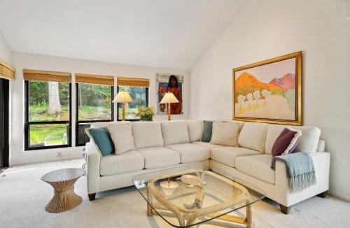 Tuckahoe Apartment | Summer in the Hamptons