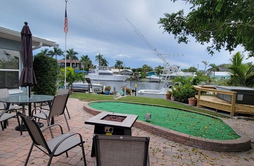 Cocoa Isles House | Summer Kick Off Discount-Paddle Boards included-Pool Table-Fish of the Dock