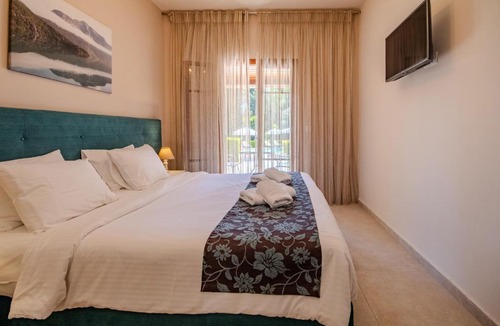 Ipsos Resort | Summer Nights Resort