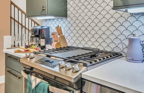 South Nashville House | Summer rooftop deck, game room, skyline views near Broadway